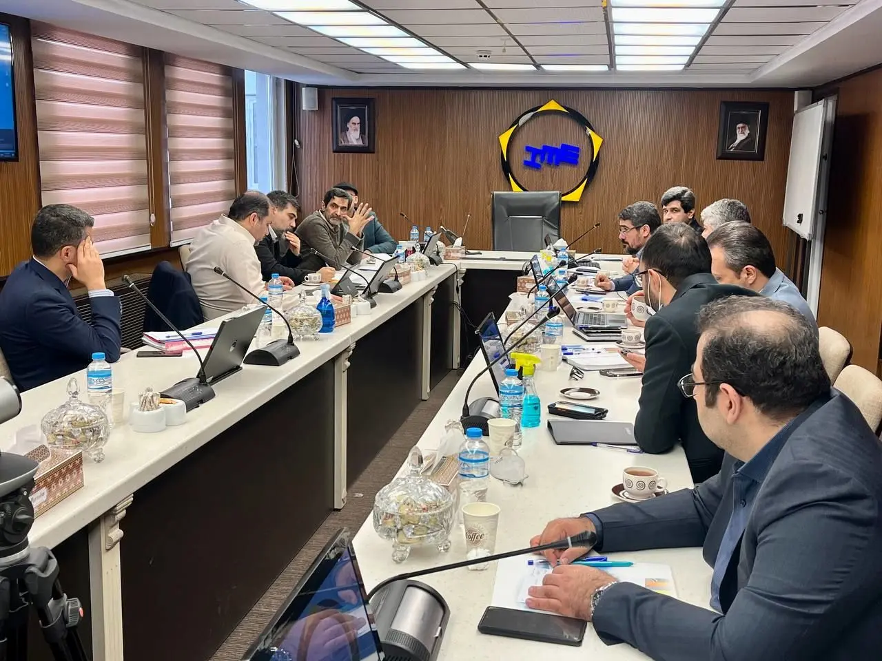 برگزاری جلسه مشترک بورس کالا و وزارت صمت با محوریت عرضه خودرو در بورس کالا 
