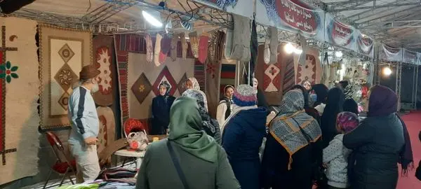 عرضه دستاوردهای هنرمندان منطقه۲ در بازارچه ترنج