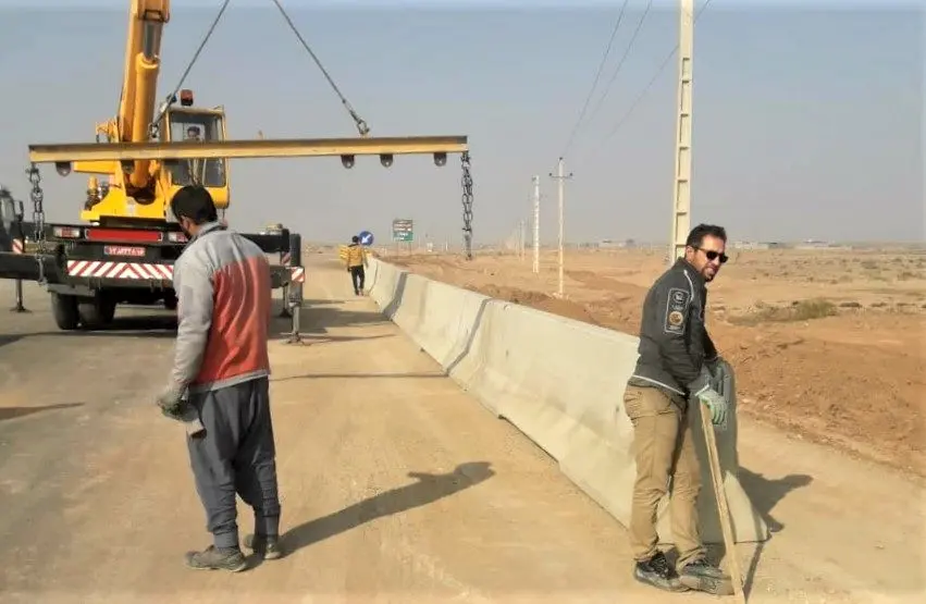 طرح استقرار نیوجرسی های مفصلی درتقاطع قلعه سنگی ( محورقم – جعفرآباد ) اجرایی شد

