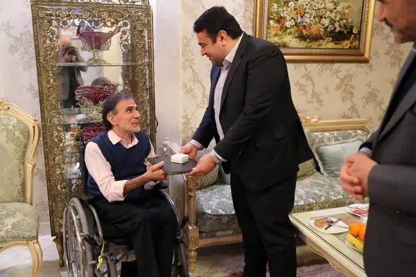 حضور سرپرست بانک ملی ایران در منزل همکاران جانباز