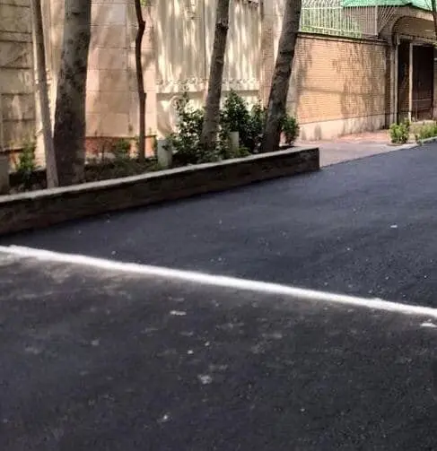 عملیات آسفالت و بهسازی معابر و بزرگراه های منطقه 3 اجرا شد

