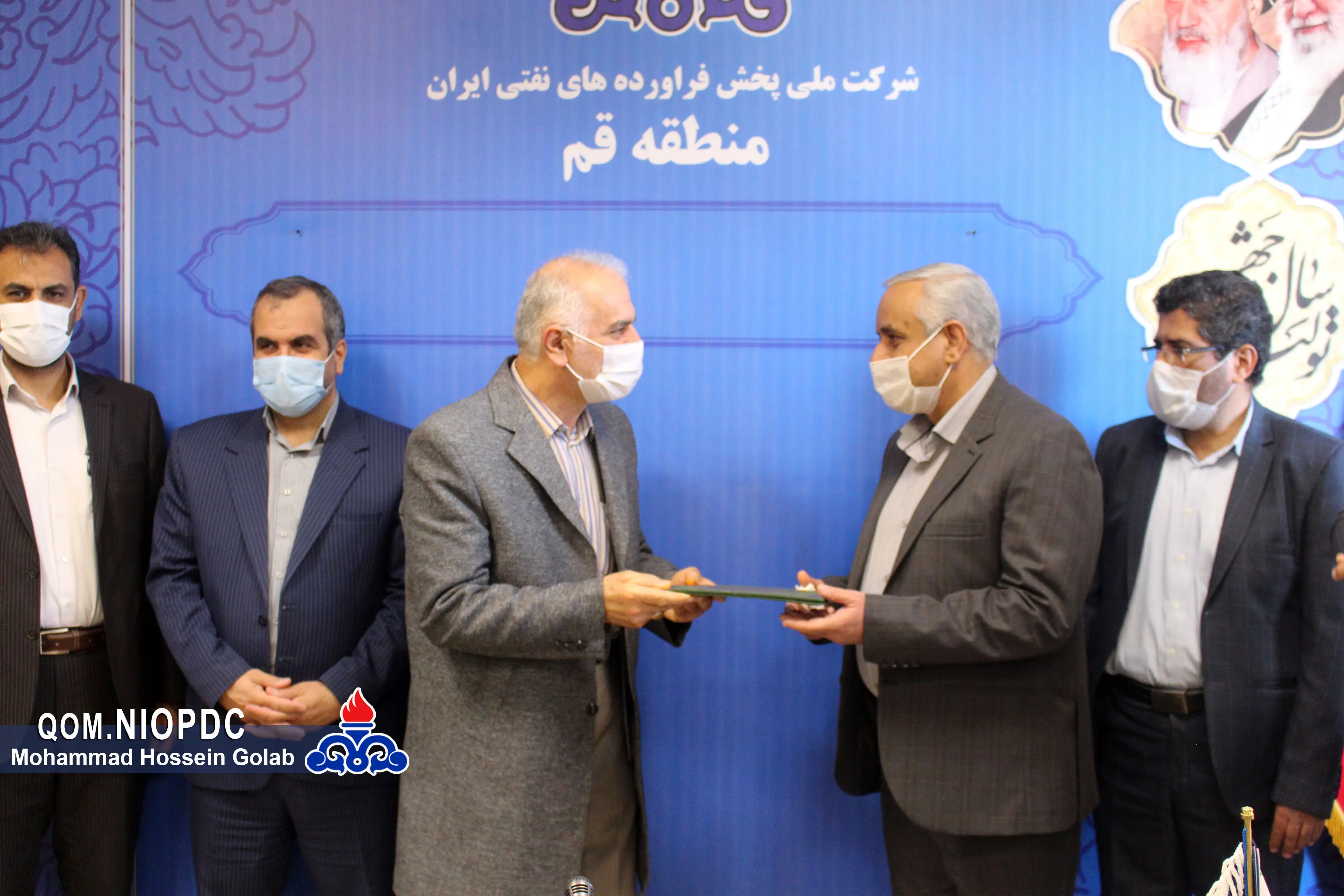 مراسم قدردانی و تجلیل ازهمکار بازنشسته و رانندگان فعال در حمل و نقل فرآورده‌های نفتی منطقه قم

