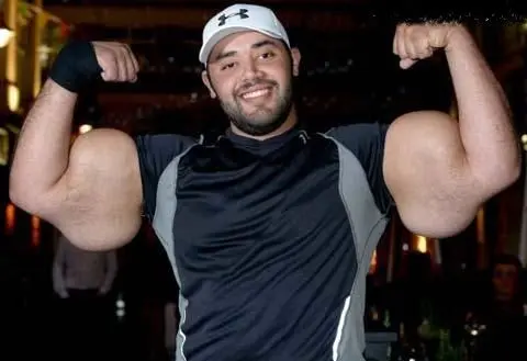 مردی که بزرگترین بازوها را در جهان دارد! +عکس