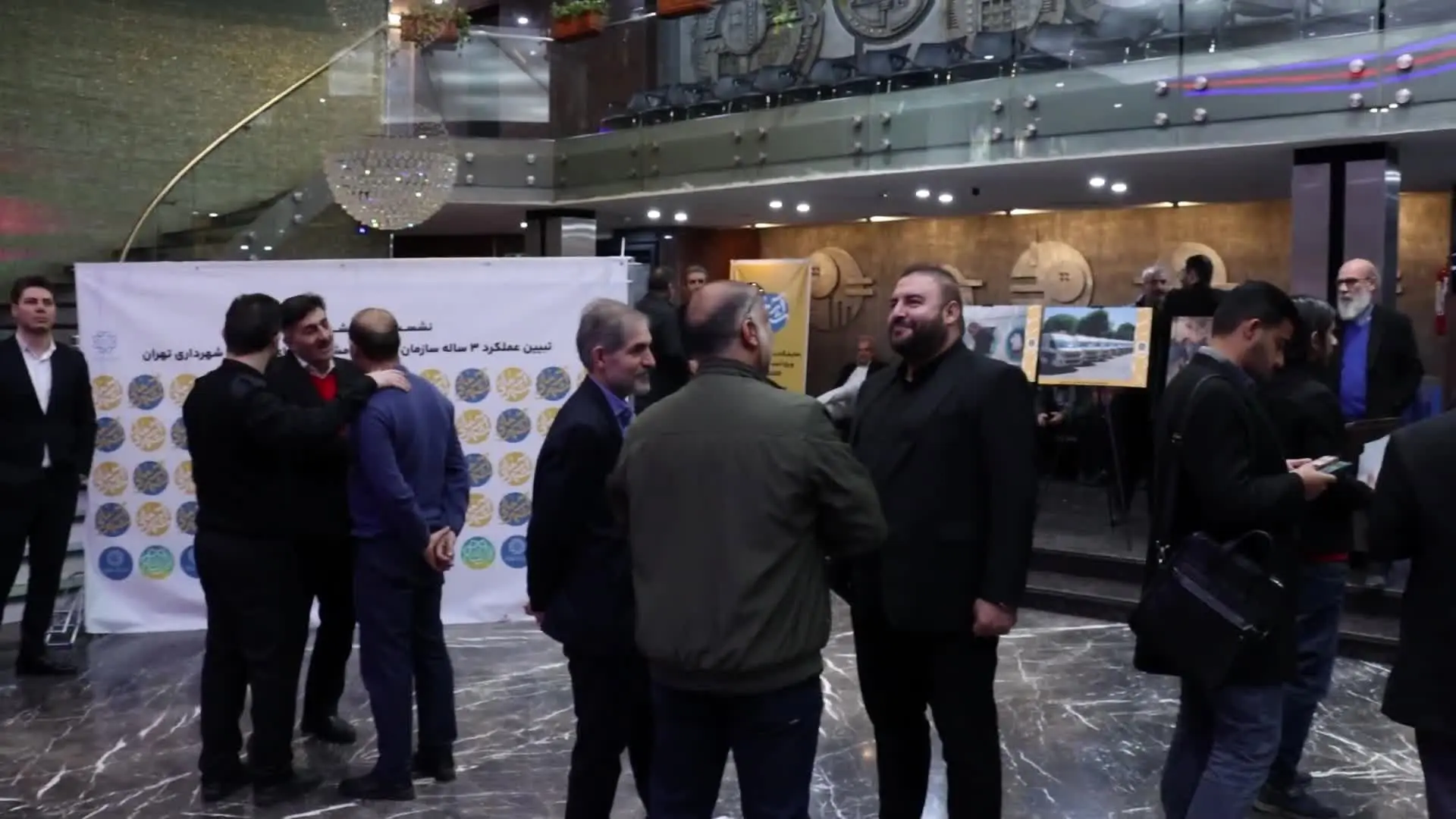 گزارش تصویری از برپایی نمایشگاه عکس حامی شهر توسط سازمان خدمات و مشارکت‌های اجتماعی شهرداری تهران ویژه ساماندهی آسیب‌های اجتماعی پایتخت در سلسله نشست‌های هم‌اندیشی شهر آرمانی