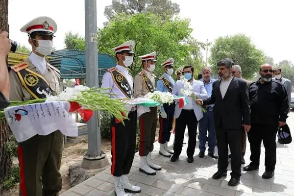 غبار روبی و گل افشانی مزار شهدای عملیات بیت المقدس به مناسبت روز آزادسازی خرمشهر