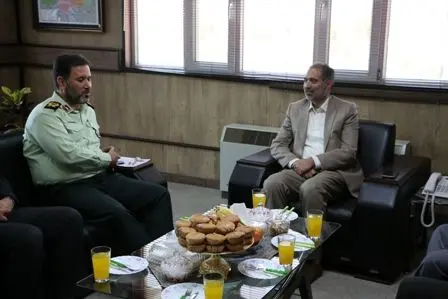 دیدارمدیر مخابرات منطقه مرکزی با فرماندهی انتظامی استان