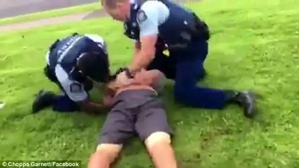 درگیری وحشیانه پلیس با پسر ۱۳ ساله + عکس