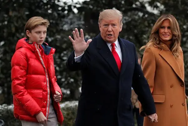 ترامپ با خانواده به اقامتگاه لوکس خود رفت + عکس