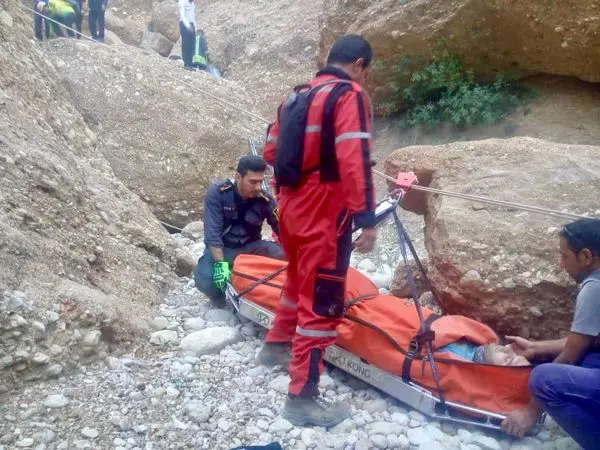 نجات معجزه آسای فرد کوه نورد