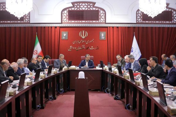 دستور ویژه وزیر امور اقتصادی و دارایی برای بررسی و رفع مشکلات بیش از 30 تشکل و فعال اقتصادی استان
