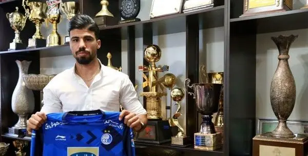 علی دشتی با استقلال قرارداد بست