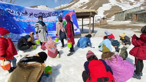 حضور کودکان آیندهساز منطقه 12 گرمابخش سرمای زمستانی توچال