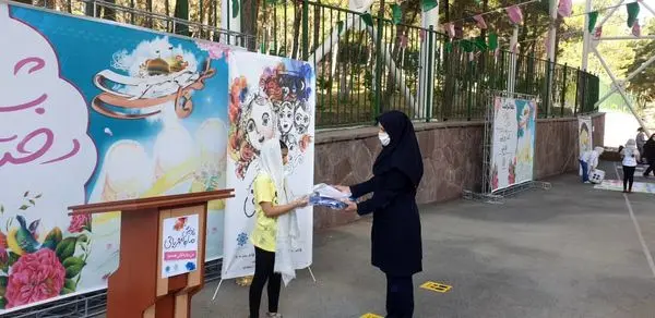 تقدیر از دختران روزه اولی شمال شرق تهران به مناسبت دهه کرامت