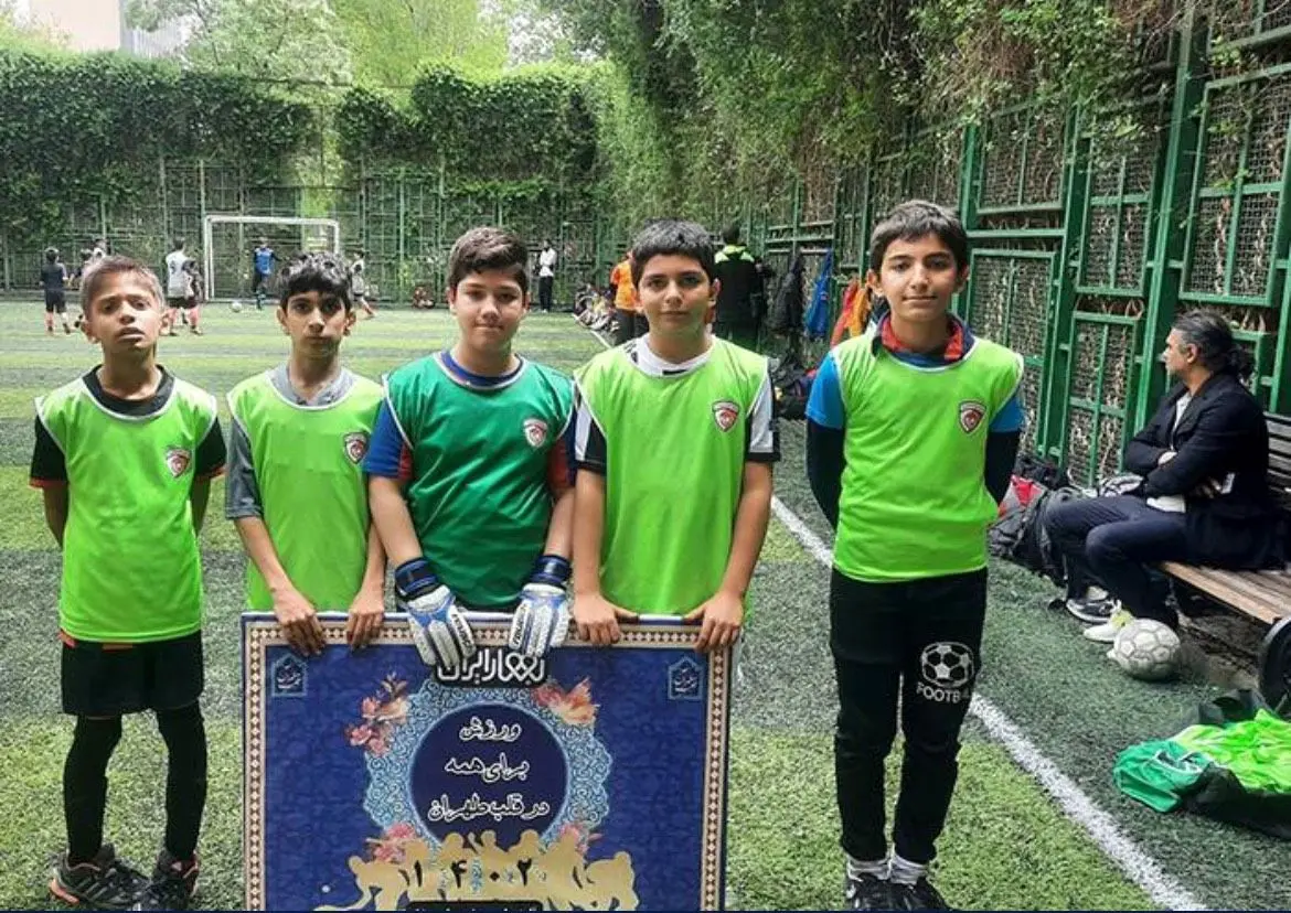 با حضور 16 تیم در رده سنی 89:مسابقات مینی‌فوتبال جام رمضان، یادواره شهید گمنام در منطقه 12 برگزار شد
