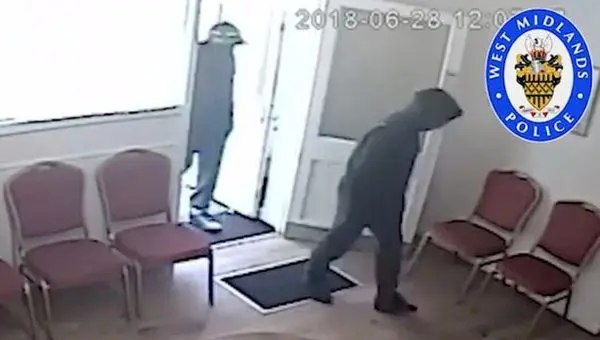 حمله سارقان نقابدار به دندانپزشک + عکس