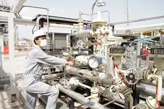 واحد فرآورش مرکزی میدان نفتی مشترک آذر تکمیل شد
