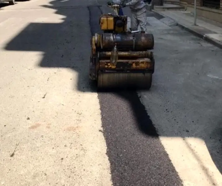 اجرای لکه گیری آسفالت در معابر منطقه 3 تهران 

