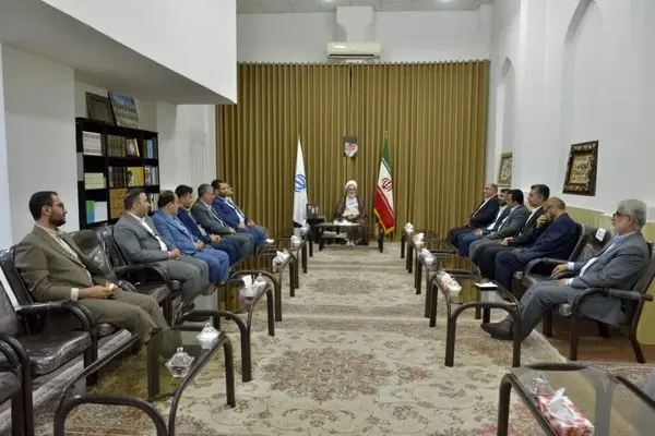 توجه به صادرات بیشتر، واردات کالاهایی که داخل تولید نمی شوند، اشتغالزایی مولد و نظارت مضاعف