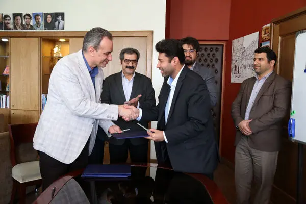  تولید و اکران آثار هنری و نمایشی با موضوع شهری و زندگی 
