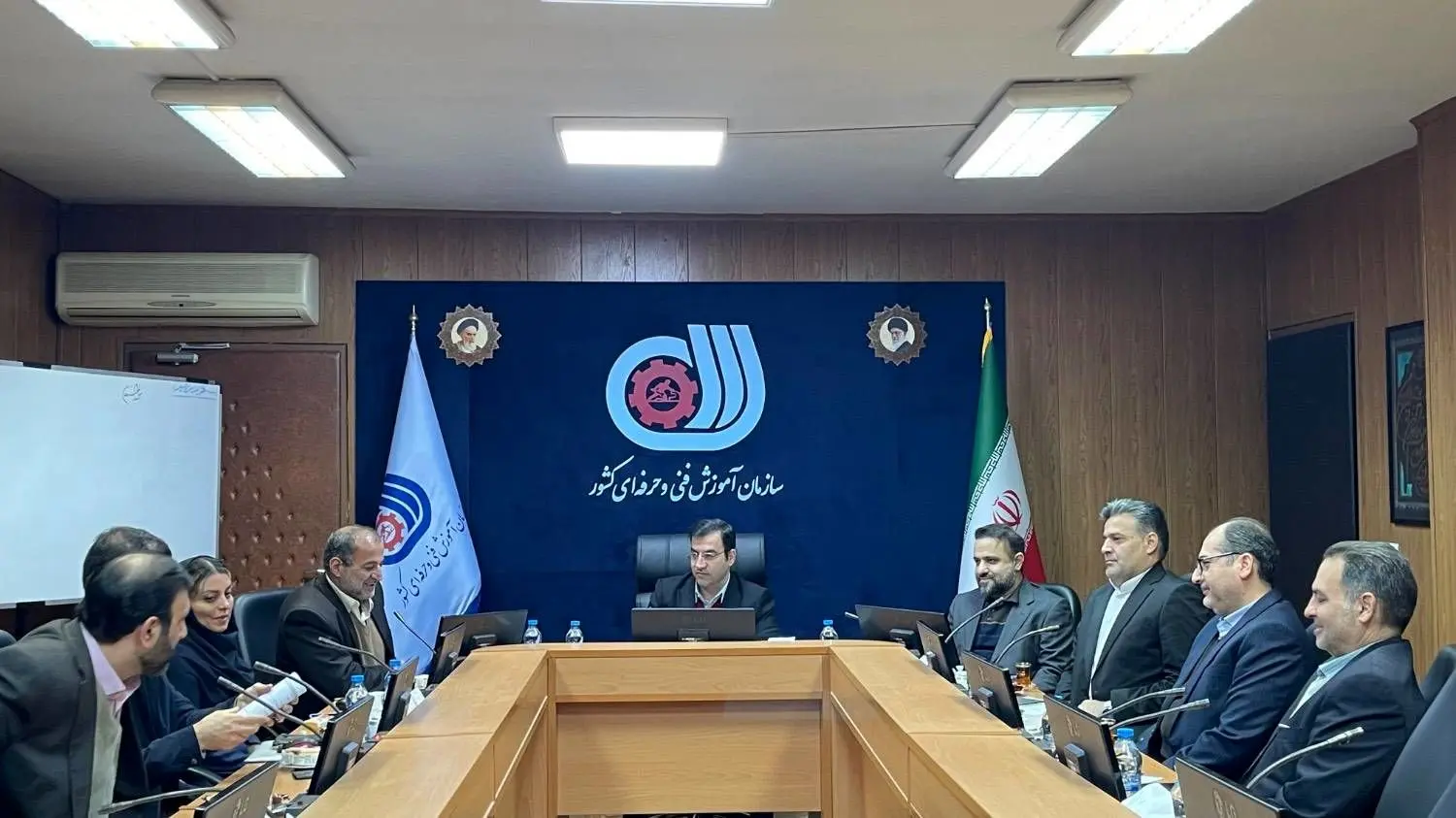 توسعه «نهضت مهارت‌آموزی» به‌تنهایی از سوی دولت امکان‌پذیر نیست و نقش مسئولیت اجتماعی نهادهای مردمی و بنگاه‌های خصوصی ‌انکارناپذیر است