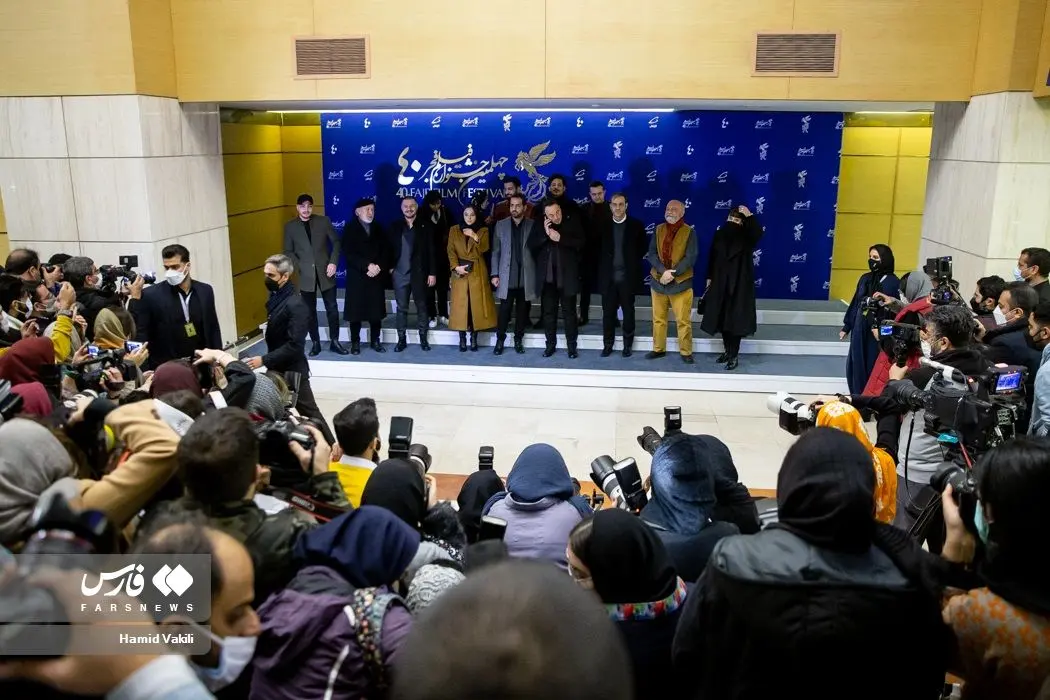 جولان کرونا در برج میلاد/ جشنواره فیلم فجر جشنی برای بیمار شدن هزاران تهرانی!