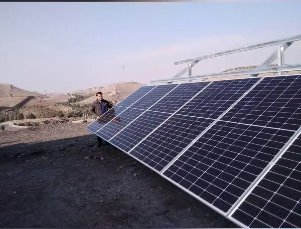 آغاز عملیات نصب ۲۳۶ پنل خورشیدی در بوستان جنگلی سرخه حصار