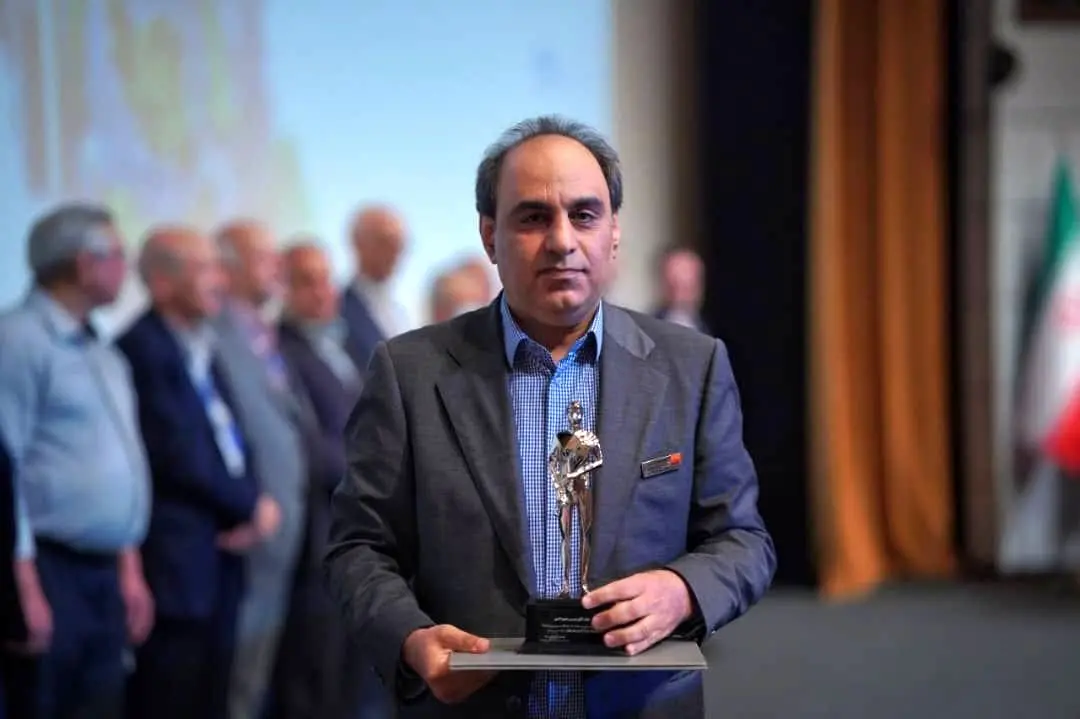  تندیس مرد سال فولاد ایران به محمود لندی رسید