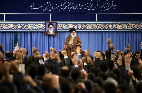 نخبگان ما باید در جلو بردن مرزهای دانش سهیم باشند