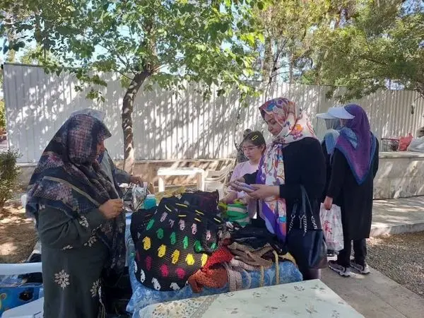 برپایی بازارچه خود اشتغالی و کار آفرینی بانوان سرپرست خانوار در بوستان بانوان منطقه 19

