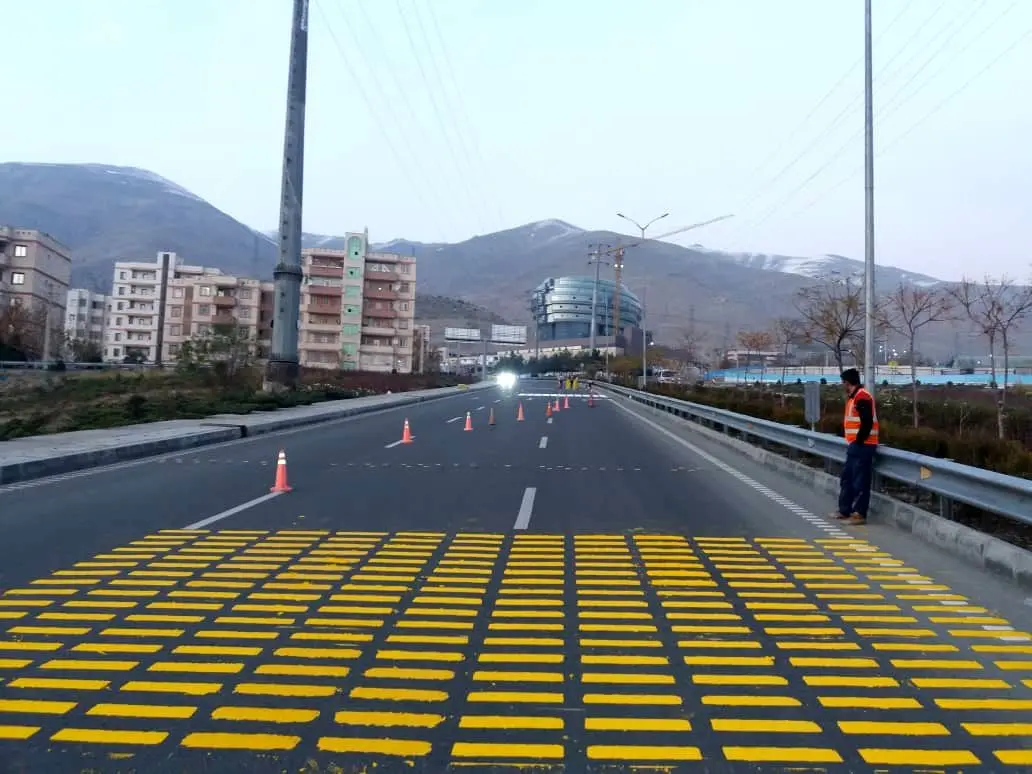 ایجاد اقدامات ایمن سازی در خیابان دریاچه

