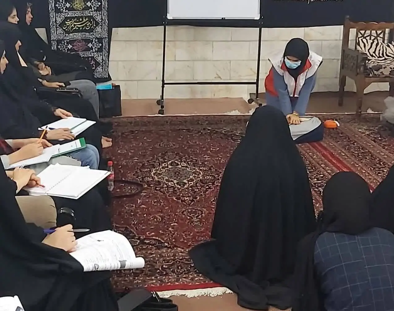 برگزاری دوره آموزشی کمک های اولیه ویژه اعضای کانون مادرانه در منطقه 19

