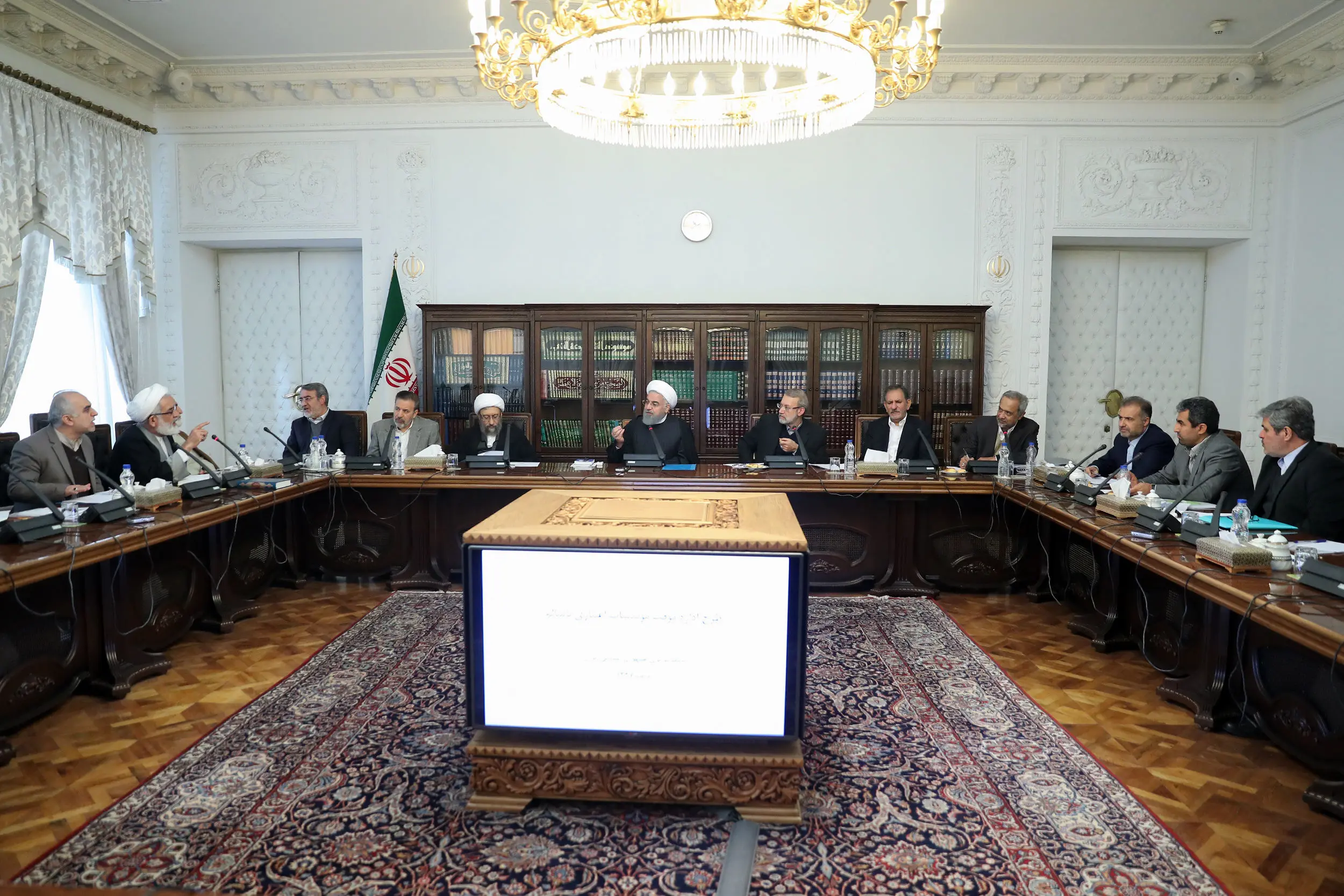 اقدامات بانک مرکزی برای کنترل بازار پول و ارز بررسی شد