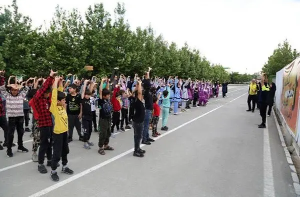 زنگ تحرک در مدرسه کودکان کار صبح رویش نواخته شد