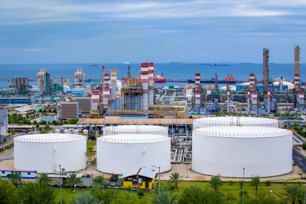 تعیین تکلیف قیمت‌گذاری خدمات جانبی پتروشیمی‌ها با مصوبه شورای‌عالی هماهنگی اقتصادی

