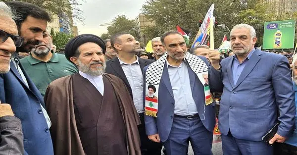 حضور مدیران و کارکنان شرکت مخابرات در راهپیمایی ۱۳ آبان

