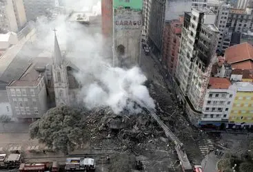 فرو ریختن ساختمان ۲۴طبقه +تصاویر