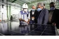 بازدید وزیر صنعت، معدن و تجارت از یک واحد تولید کننده سلولهای خورشیدی در ناحیه صنعتی شهید سعیدی خمین