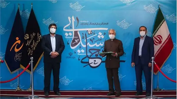     تجلیل از افتخارآفرینان فرهنگ و هنر استان قم در قالب برنامه "تجلی شیدایی"

