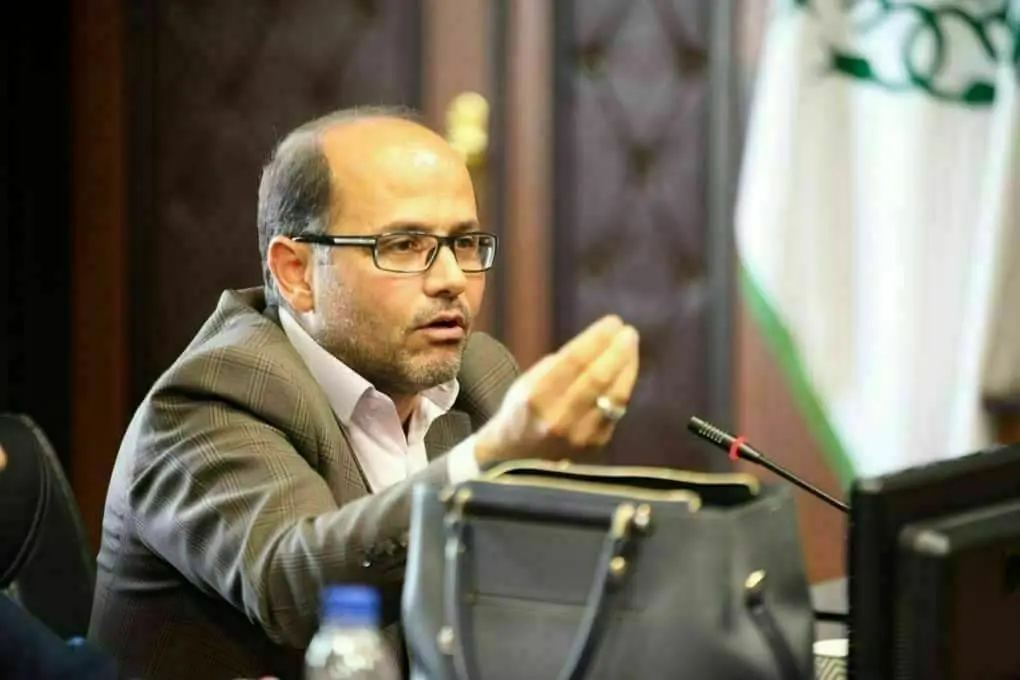 آماده سازی بستر زمین چمن مصنوعی فوتبال در شهرک ولیعصر(عج)