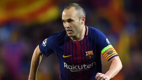 هدیه جالب خالق کارتون فوتبالیستها به اینیستا+عکس