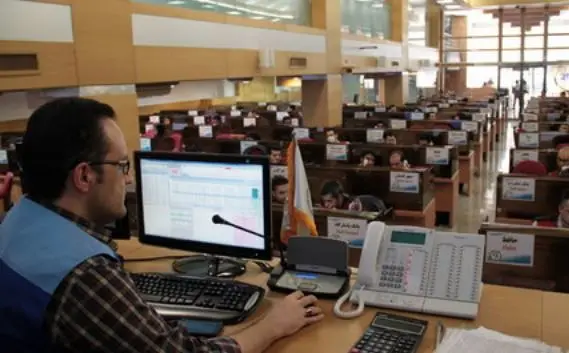 عرضه ۶۴ هزار تن فرآورده نفتی و پتروشیمی در بورس کالا