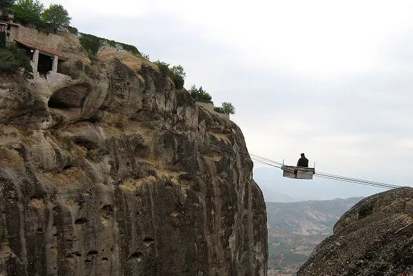 کلیساهای معلق و عجیب در هوا+عکس
