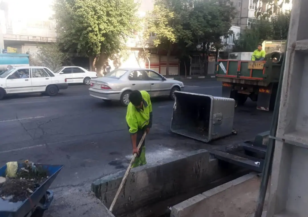 اجرای طرح ضربتی لایروبی و پاکسازی شبکه های اصلی جمع آوری آبهای سطحی در منطقه۱۳ 