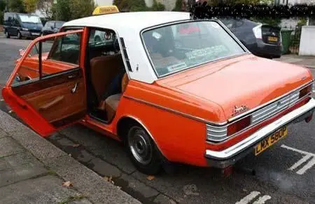 یک تاکسی پیکان نارنجی در شهر لندن!+عکس