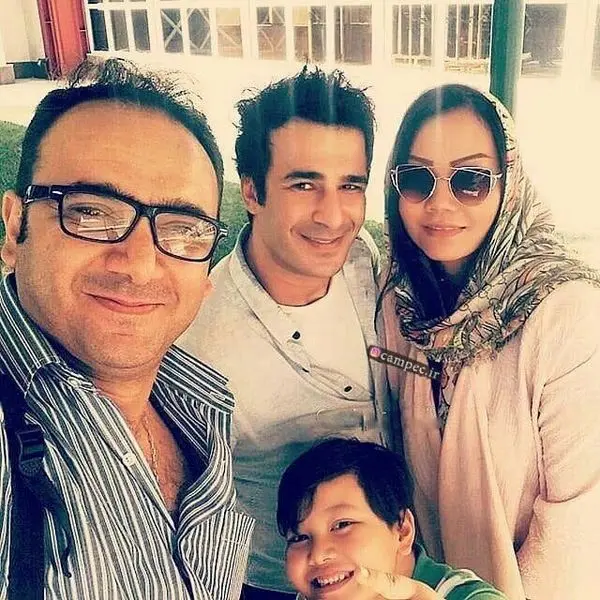 یوسف تیموری با دختر عمو و دوستانش در روسیه! + عکس