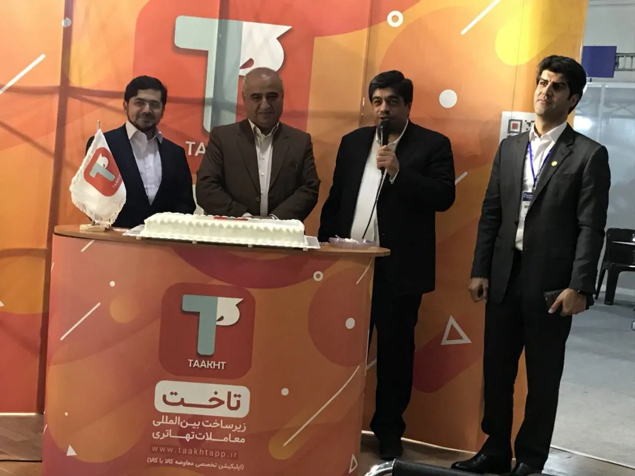 "تاخت" در کیش به تاخت آمــد/ رونمایی از بزرگترین اپلیکیشن تهاتر ایران