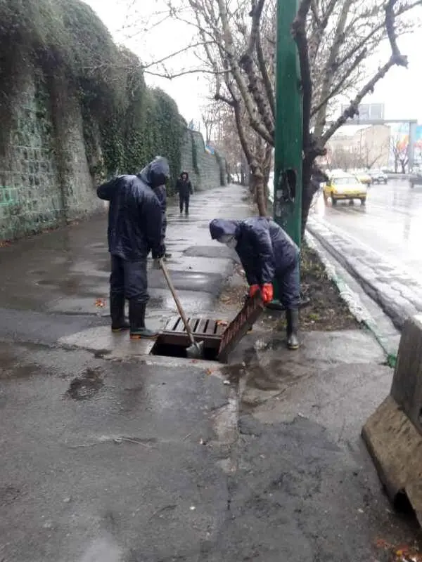  هدایت آبهای سطحی به مسیلها و کانالهای منطقه سه

