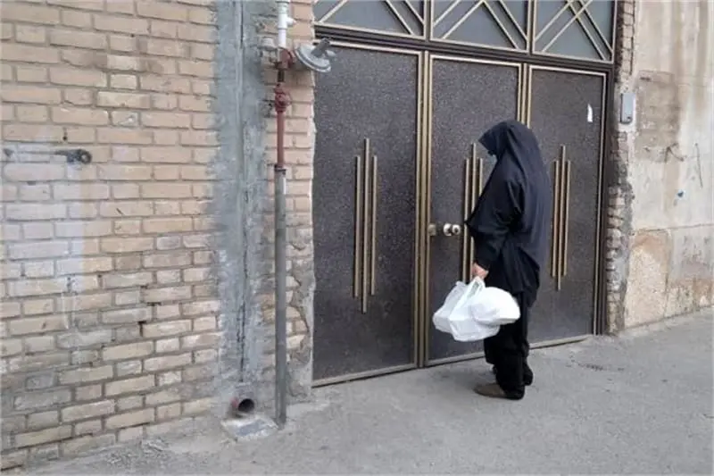 ​توزیع 301 هزار پُرس غذای گرم و سه هزار سبد کالا در بین نیازمندان قمی

