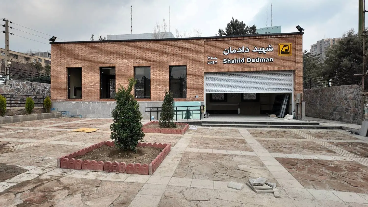 بهسازی و مناسب‌سازی  دومین ورودی ایستگاه مترو دادمان

