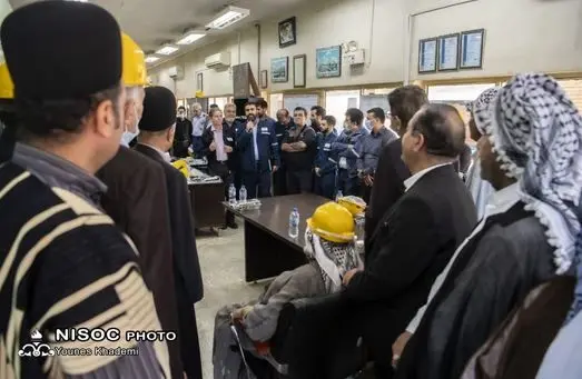 حضور سران قبایل و طوایف در بازدید از تاسیسات شرکت بهره‌برداری نفت و گاز کارون